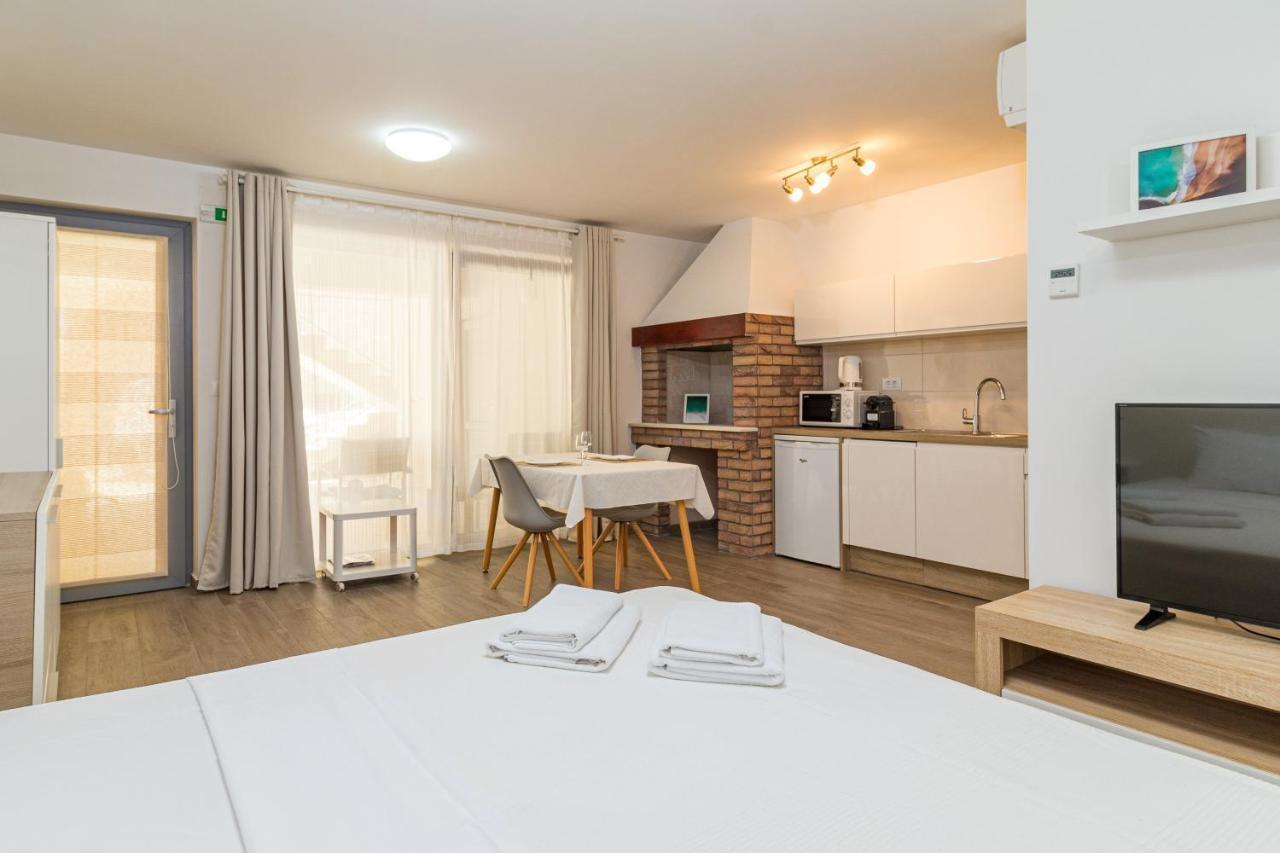 Apartments Anna Ližnjan Zewnętrze zdjęcie
