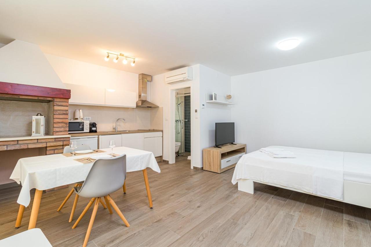Apartments Anna Ližnjan Zewnętrze zdjęcie